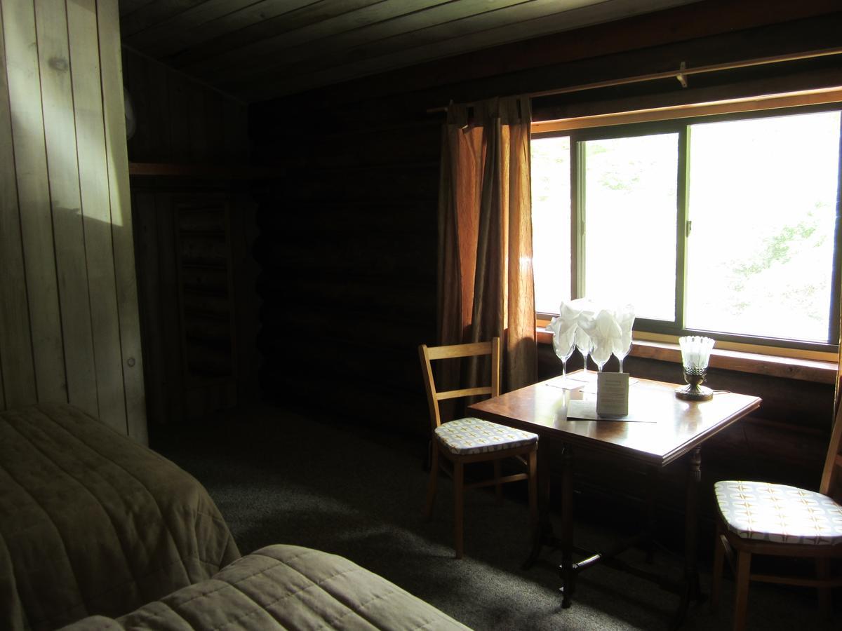 The Surf Lodge And Pub Gabriola Exterior foto