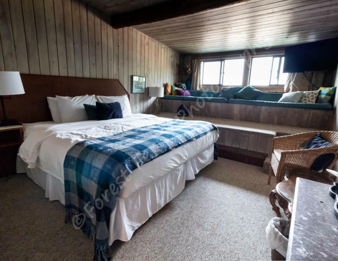 The Surf Lodge And Pub Gabriola Exterior foto